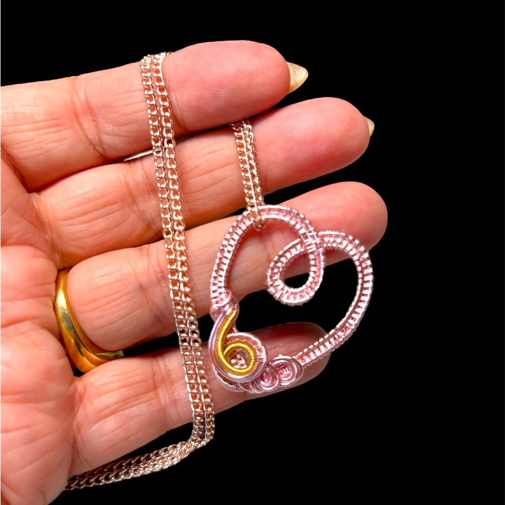 🩷💕Unique handmade Pink floating heart pendant-with chain